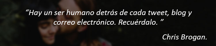 Hay un ser humano detrás de cada tweet, blog y correo electrónico. Recuérdalo.