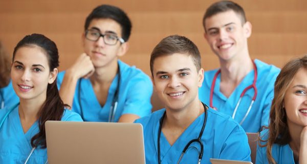 profesionales sanitarios en la generación z