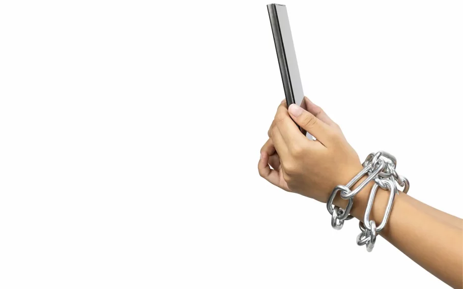 ¿Qué es el doomscrolling y cómo impactar sin fomentar el consumo compulsivo de contenido en Redes Sociales?